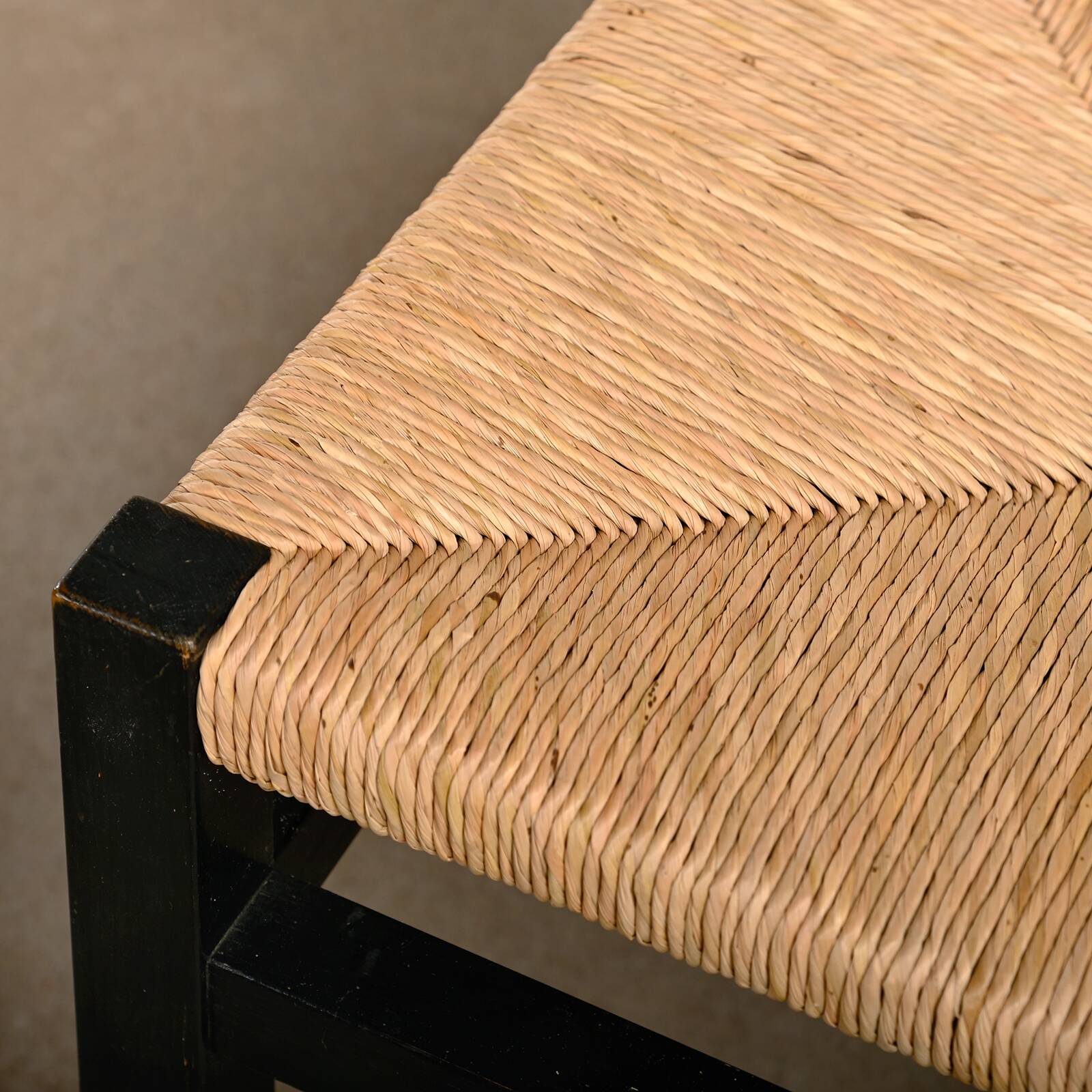 Martin Visser SE82 Chairs in Black Wood and hand woven Rush Seats for Spectrum