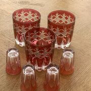 7 verres à apéritif en verre rouge et transparent ciselés vintage