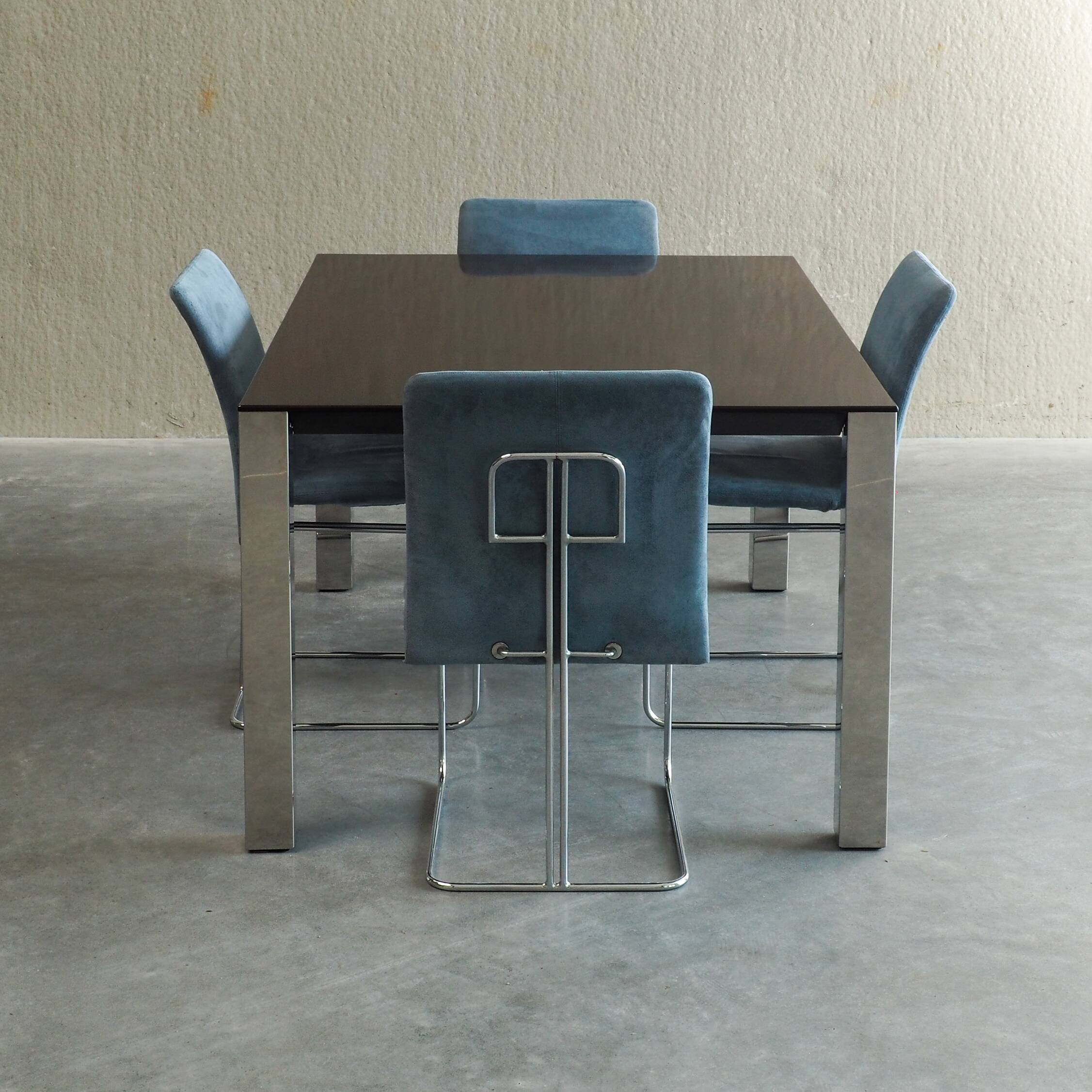 Dining table by Giovanni Offredi for Saporiti