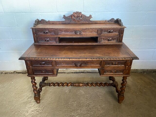 Oak desk and oak veneer feet turned Louis XIII style