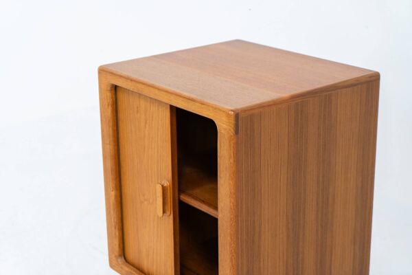 Cabinet avec porte tambour par CFC Silkeborg