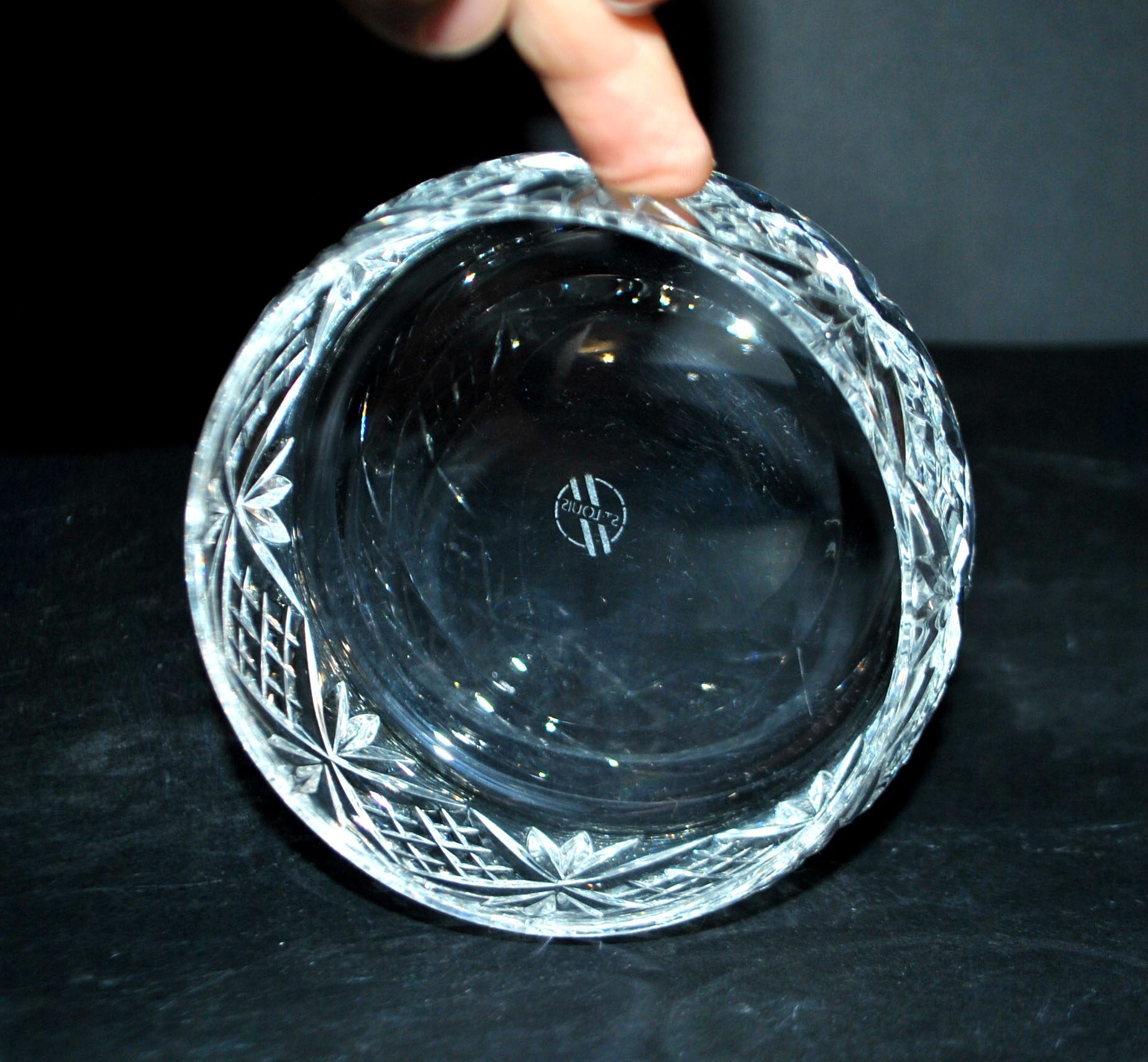 Saint-Louis bowl with whipped cream in cut crystal, signed.