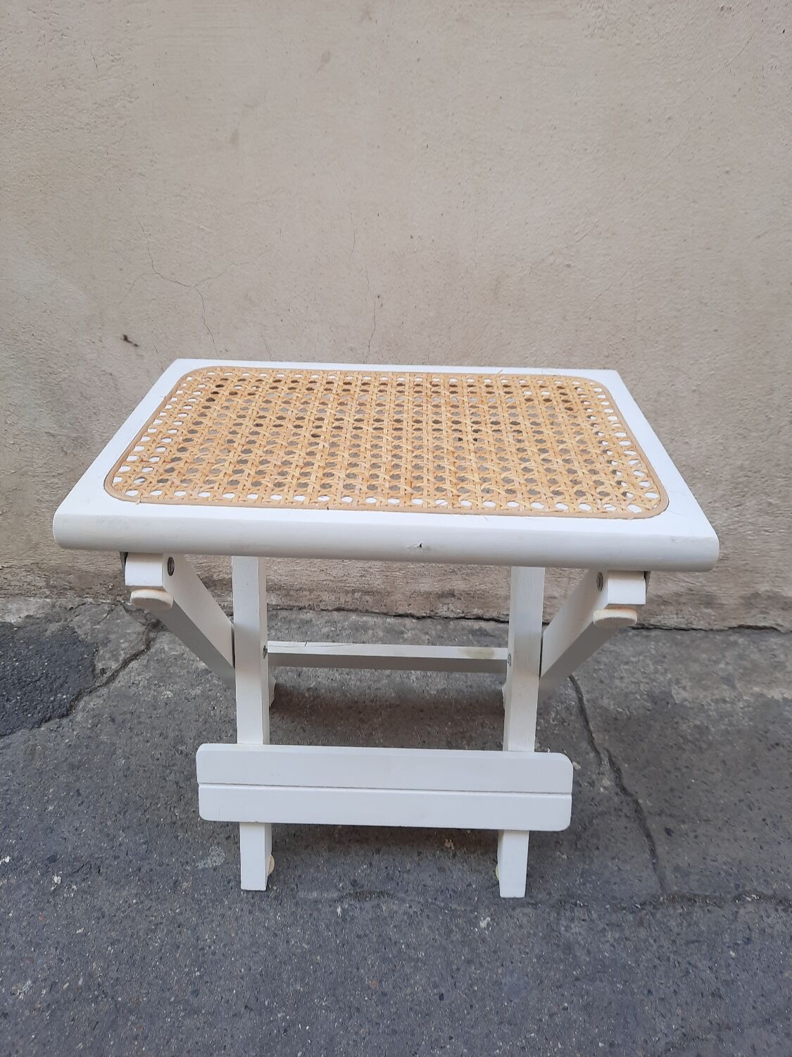 Folding stool