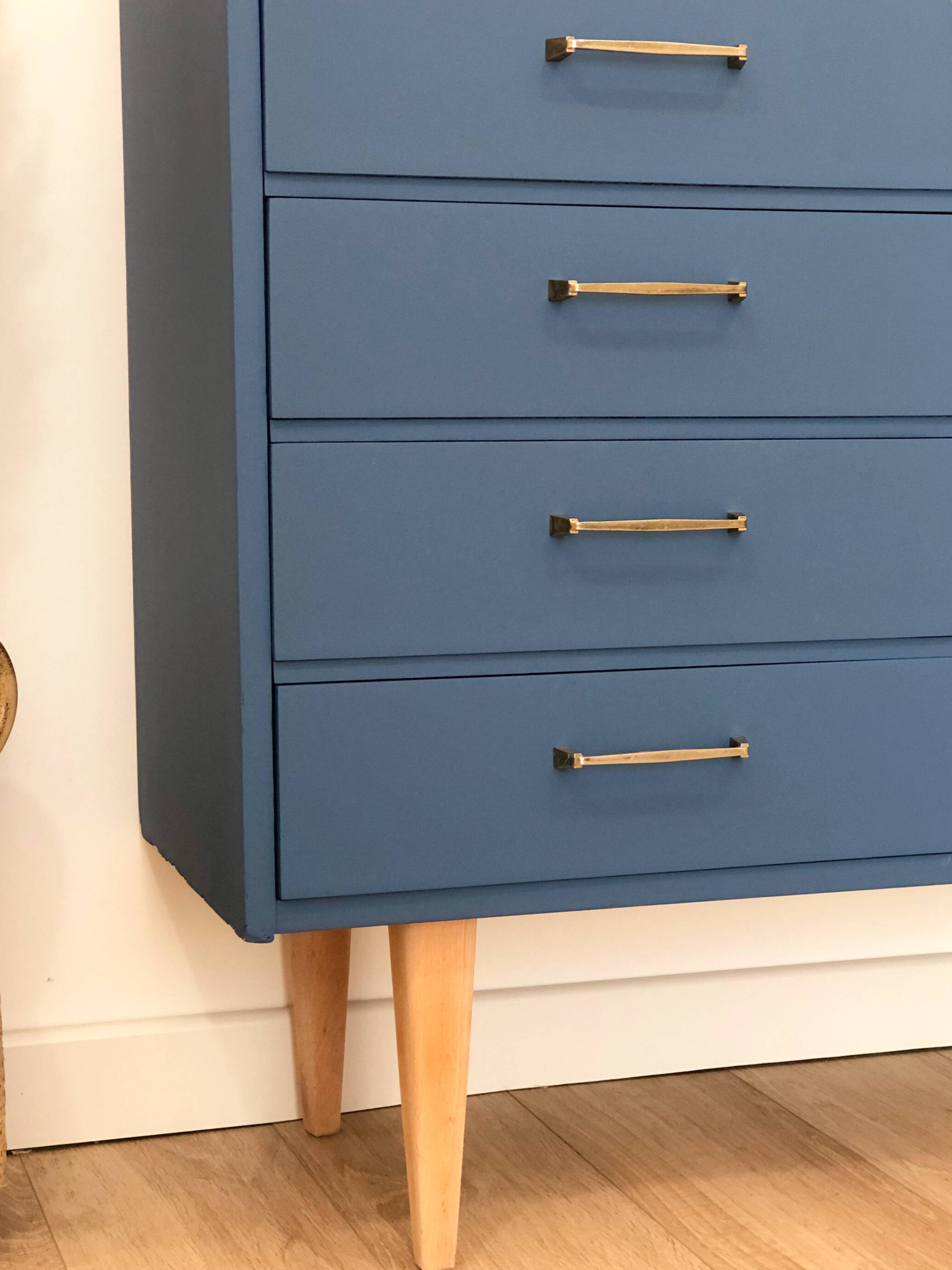 70s Secretary, Seram Blue