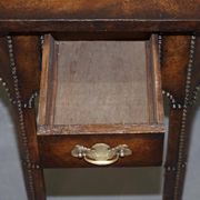 Table Console Antique en Cuir Clouté Style Gothique Pugin Restaurée