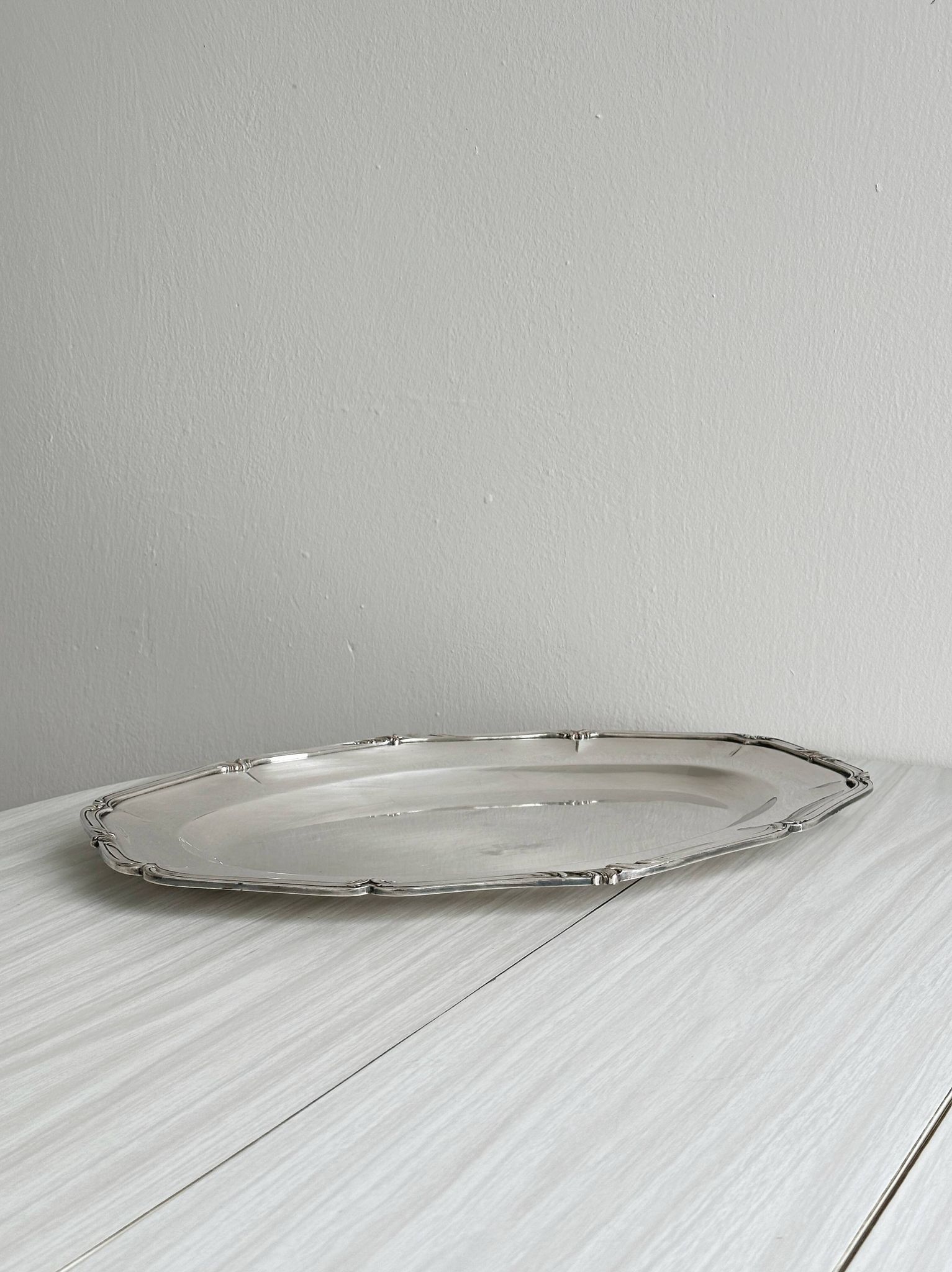oval silver metal plate