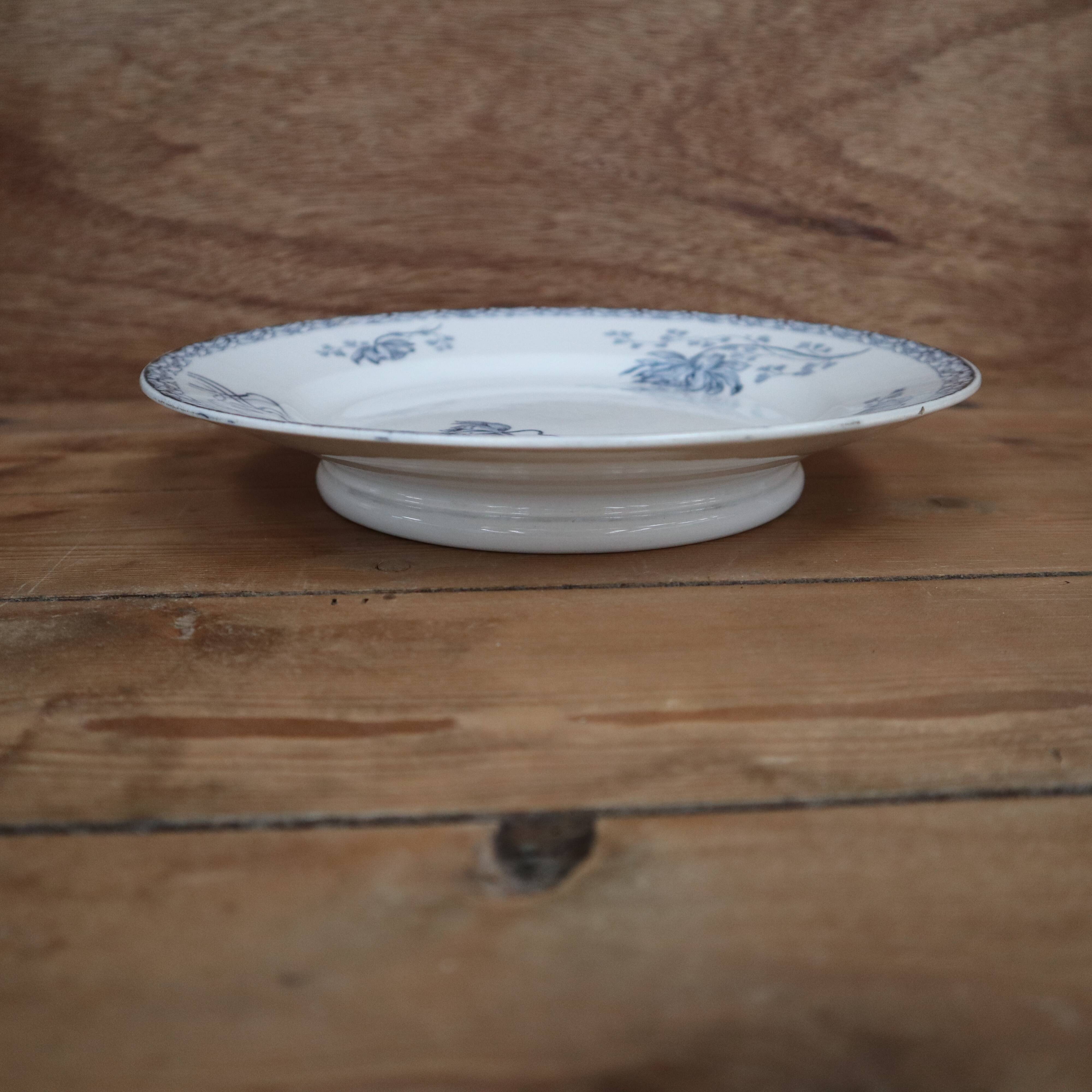Assiette sur pied Royat Sarreguemines décor bleu