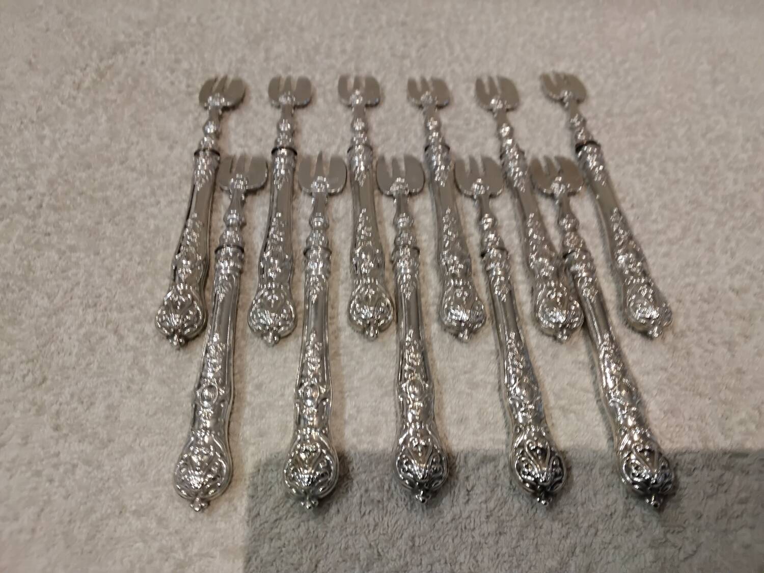 11 silver oyster forks, 800 Minerva style, Louis Philippe