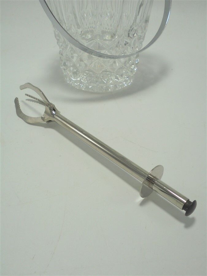 Large ice cube clamp