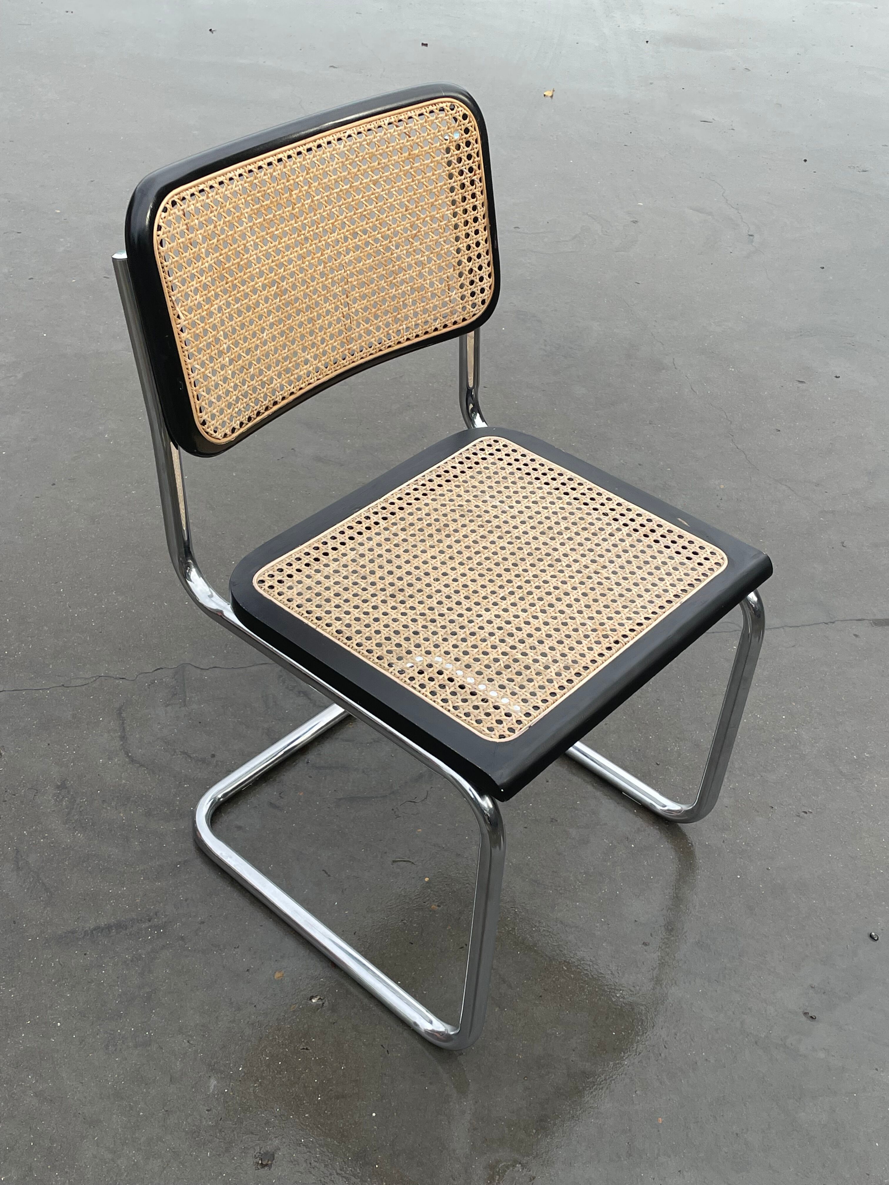 Chaise Cesca modèle b32 en chrome et noir par Marcel Breuer