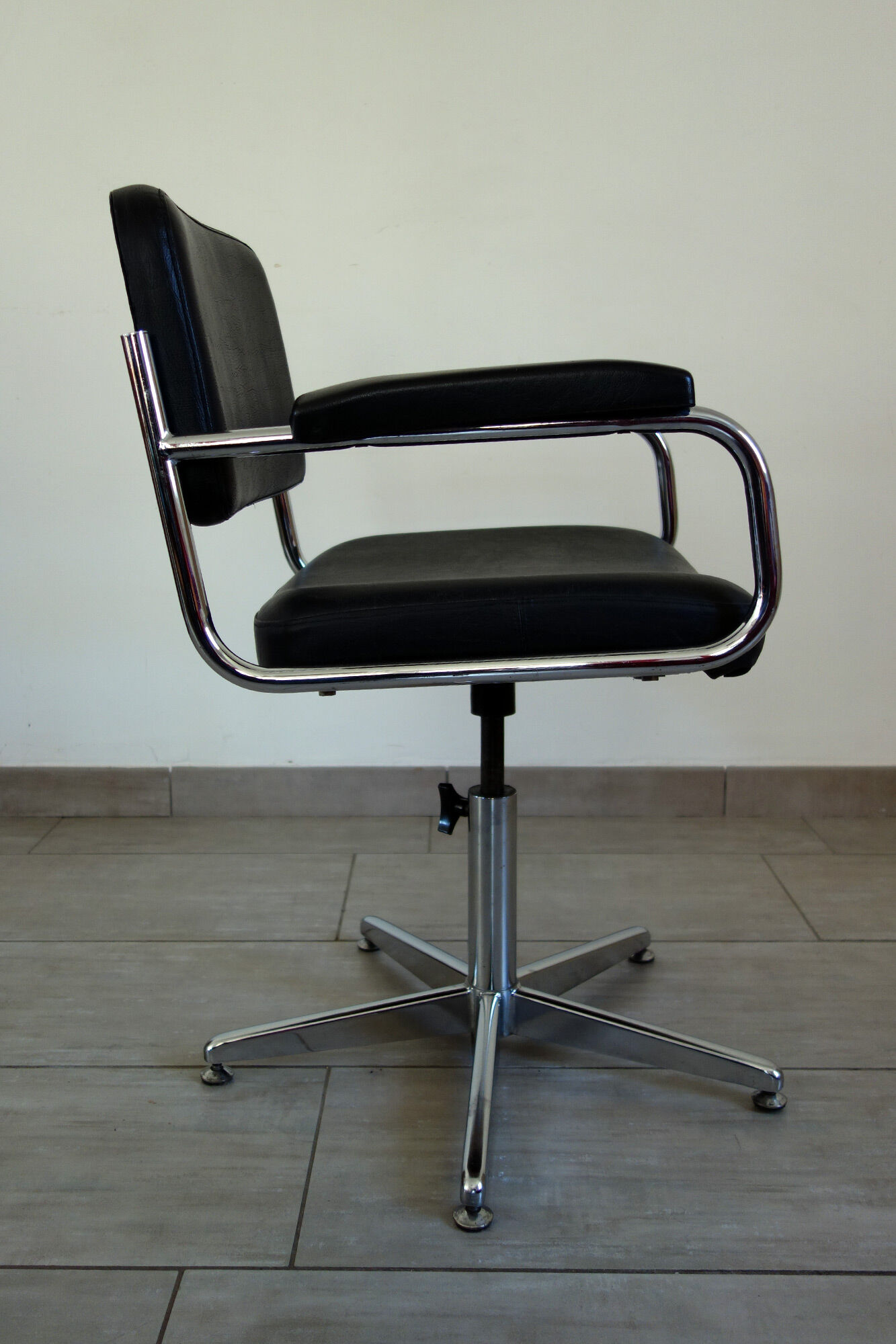 Swivel office chair 70s