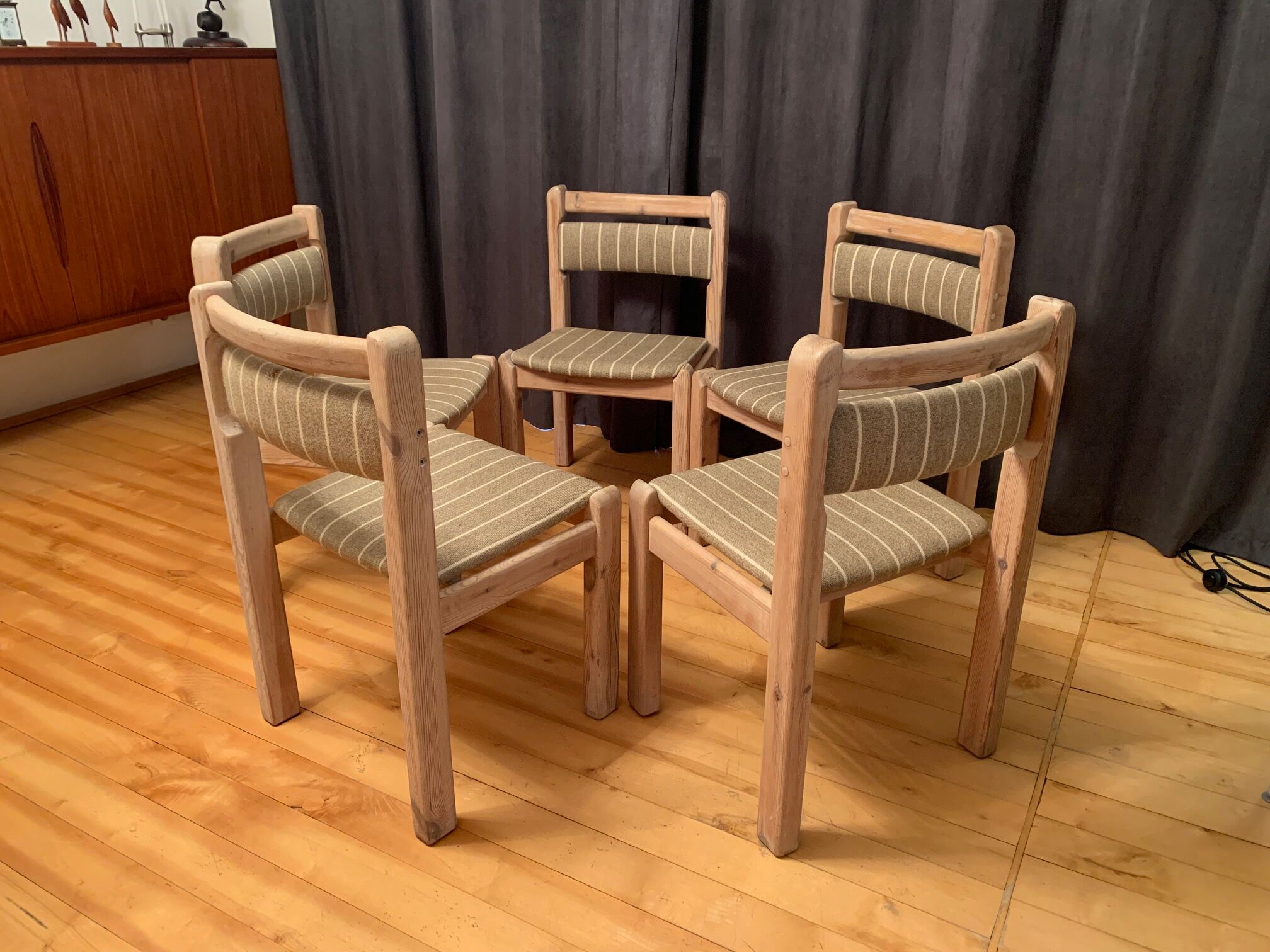Set of five Thorsø Stolefabrik chairs, Denmark, 1970s.