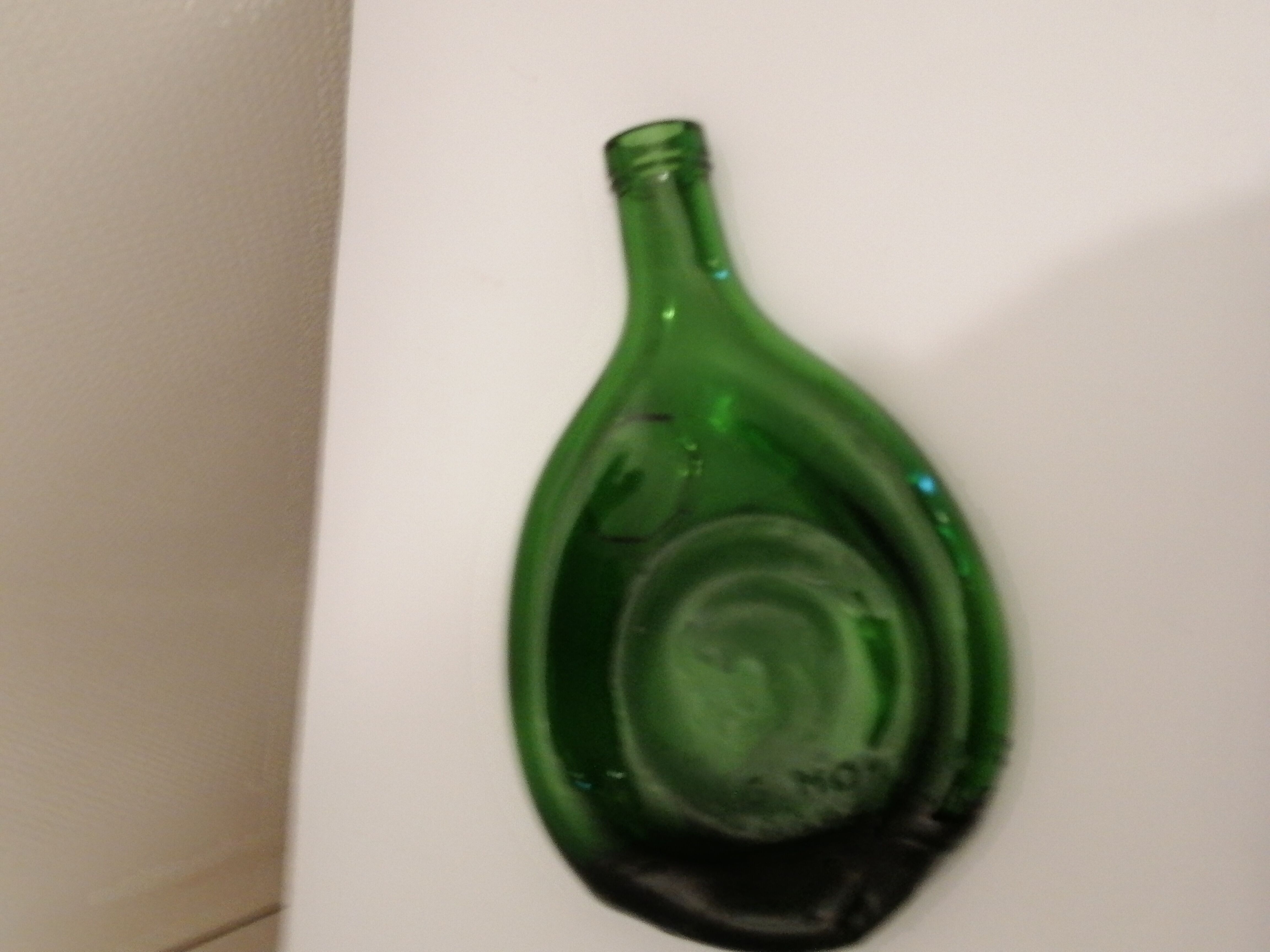 Empty pocket glass blow