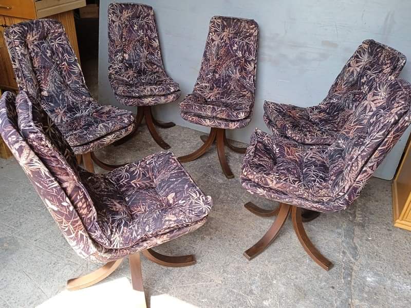 Série de 6 chaises ergonomiques et tournantes scandinave vers 1975