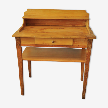 Secretary in pine