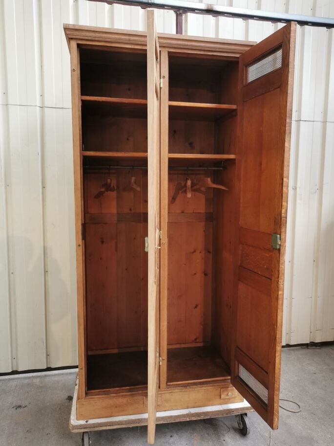 Bank of France oak cloakroom 1940