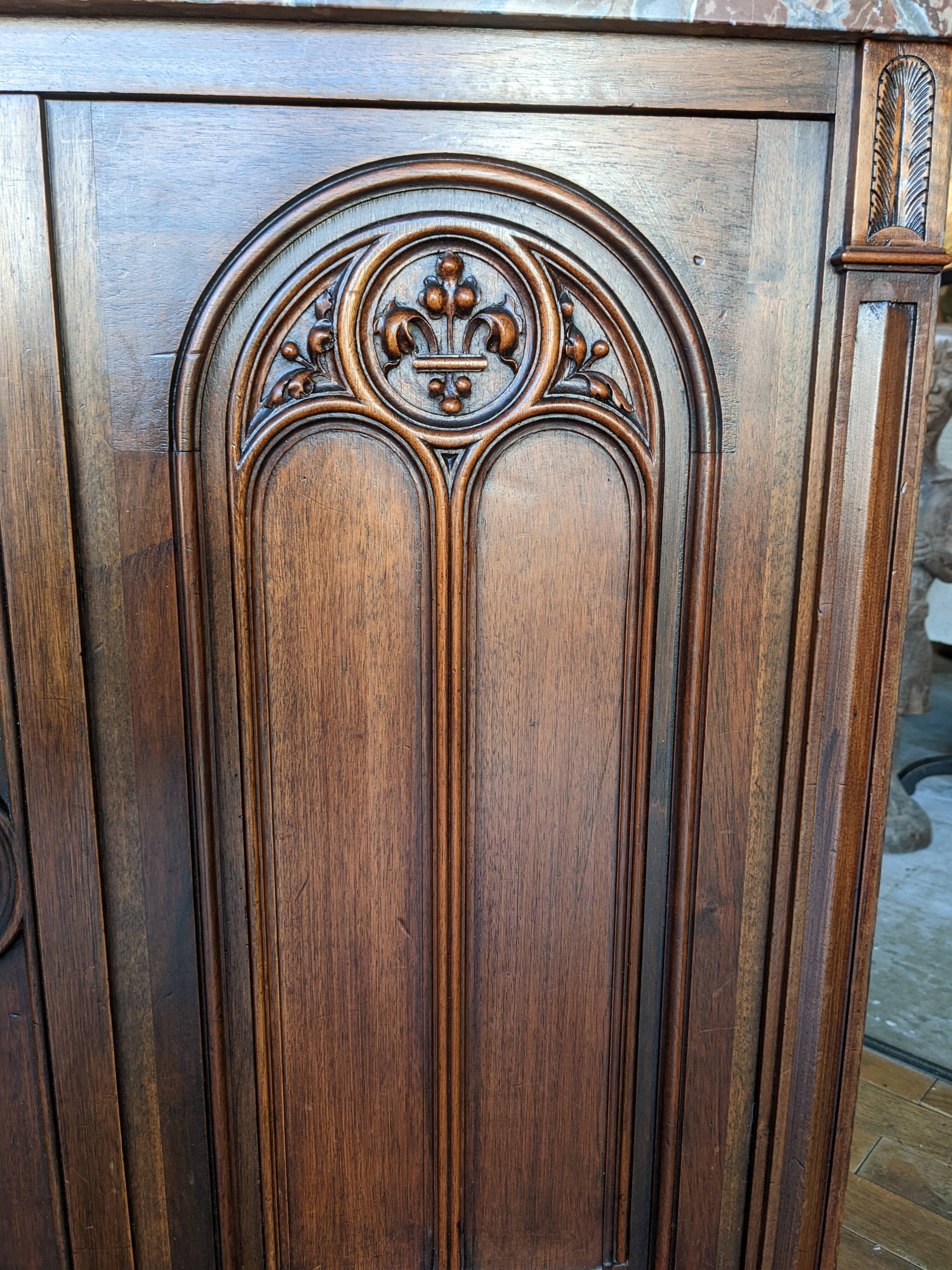 Storage cabinet with mahogany warheads