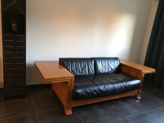 Frank Lloyd Wright's Robie 3 sofa for Cassina