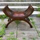 Fauteuil curule en bois et cuir