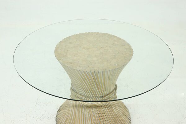 Table de salle à manger ronde en bambou et verre, attribuée à McGuire, États-Unis, années 1970