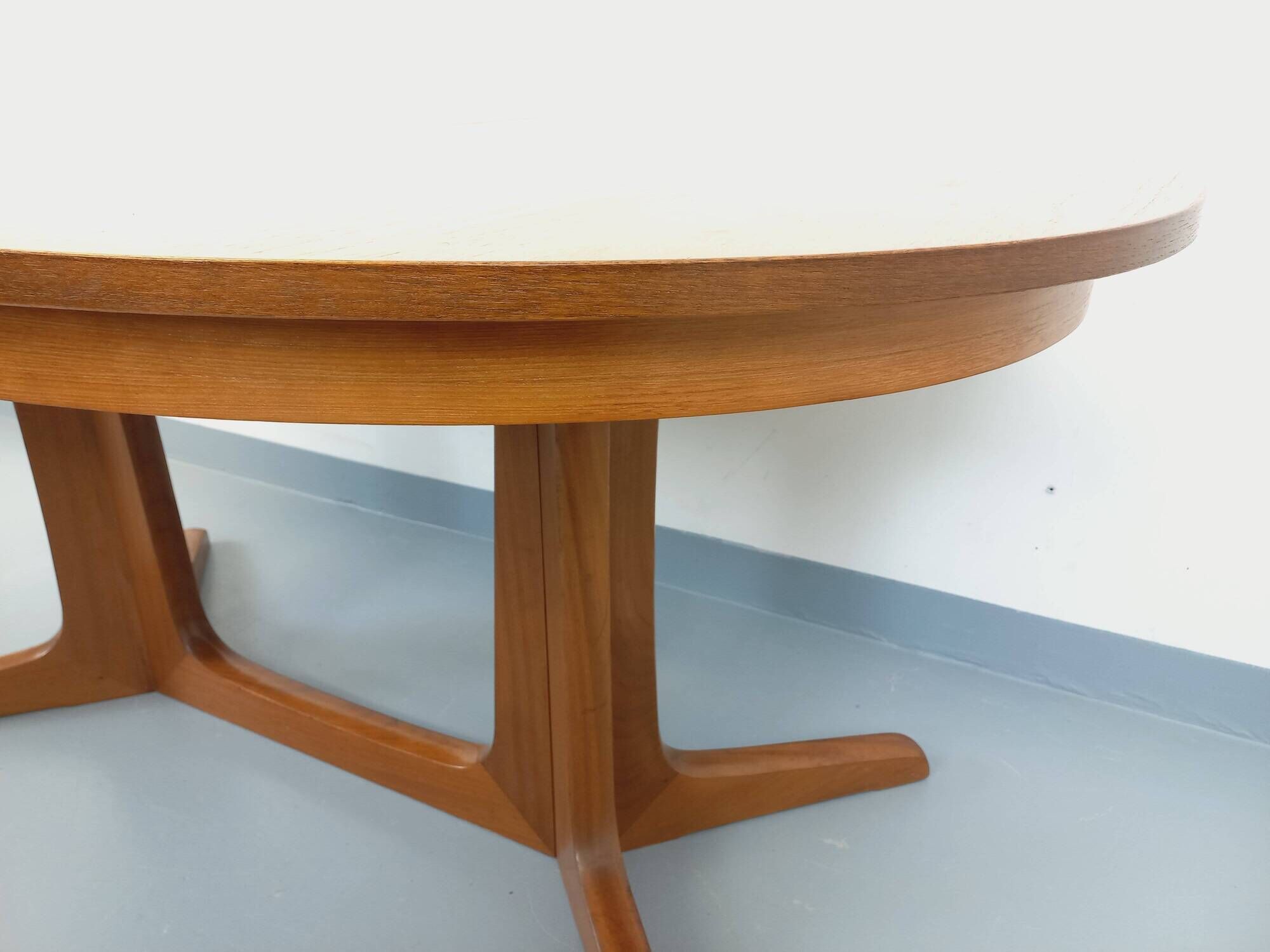 Vintage oval dining table Baumann from the 60s and 70s in teak with extension.