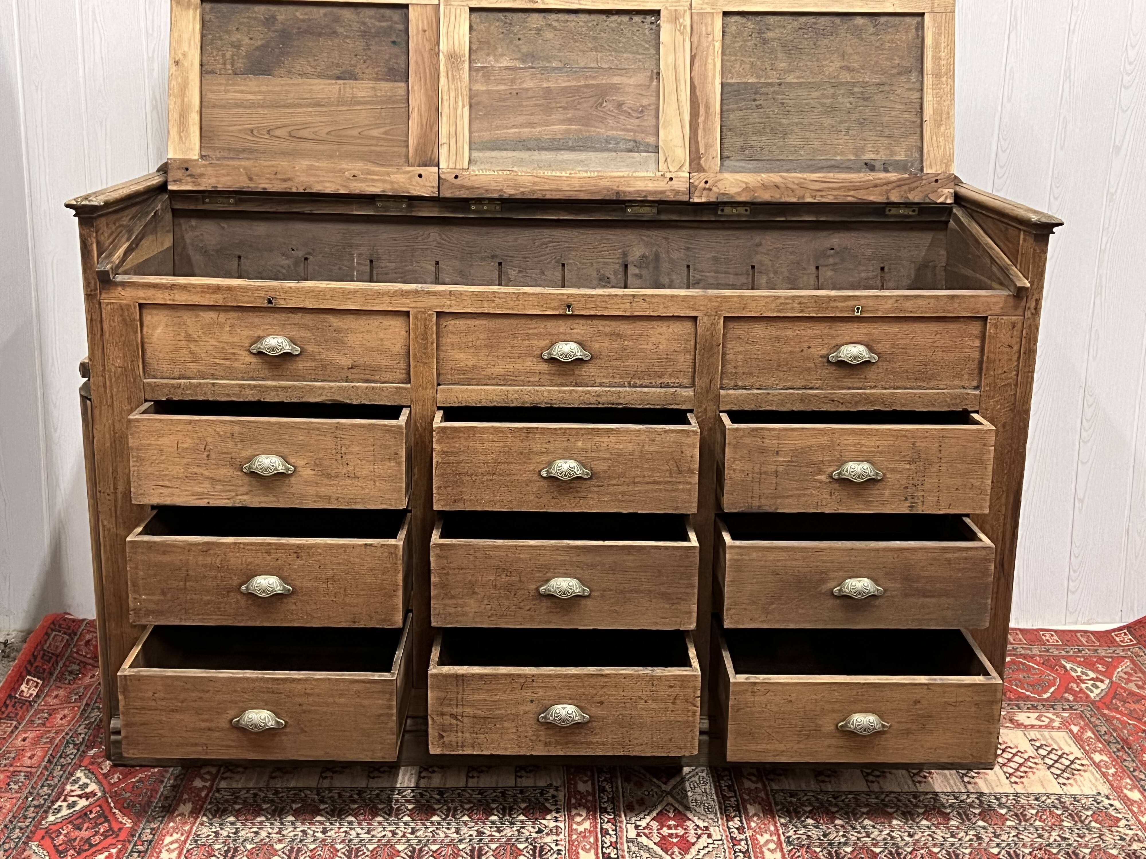 Meuble de métier/ meuble à tiroir