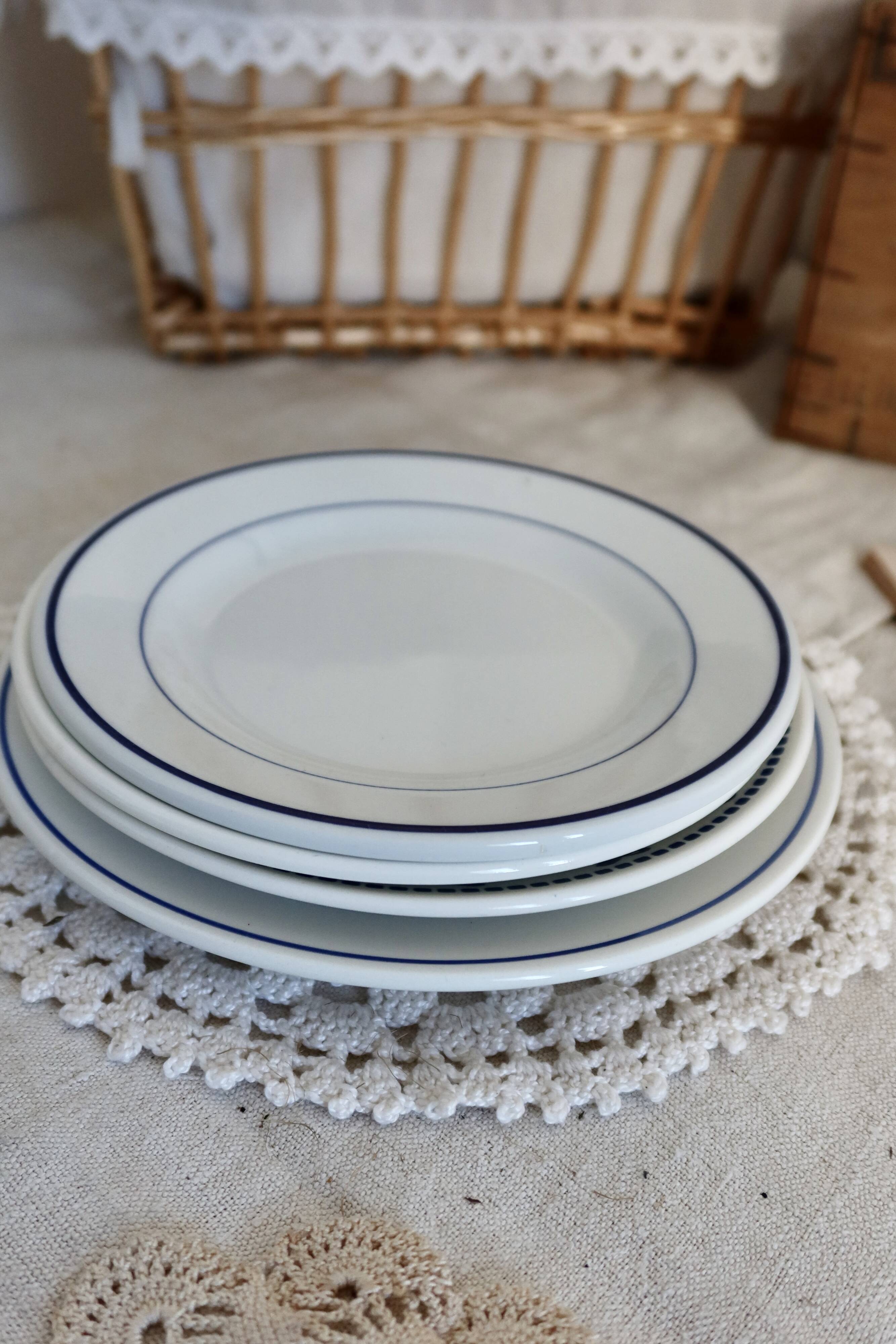 4 vintage porcelain and earthenware dessert plates, mismatched, blue and white, Isabella set
