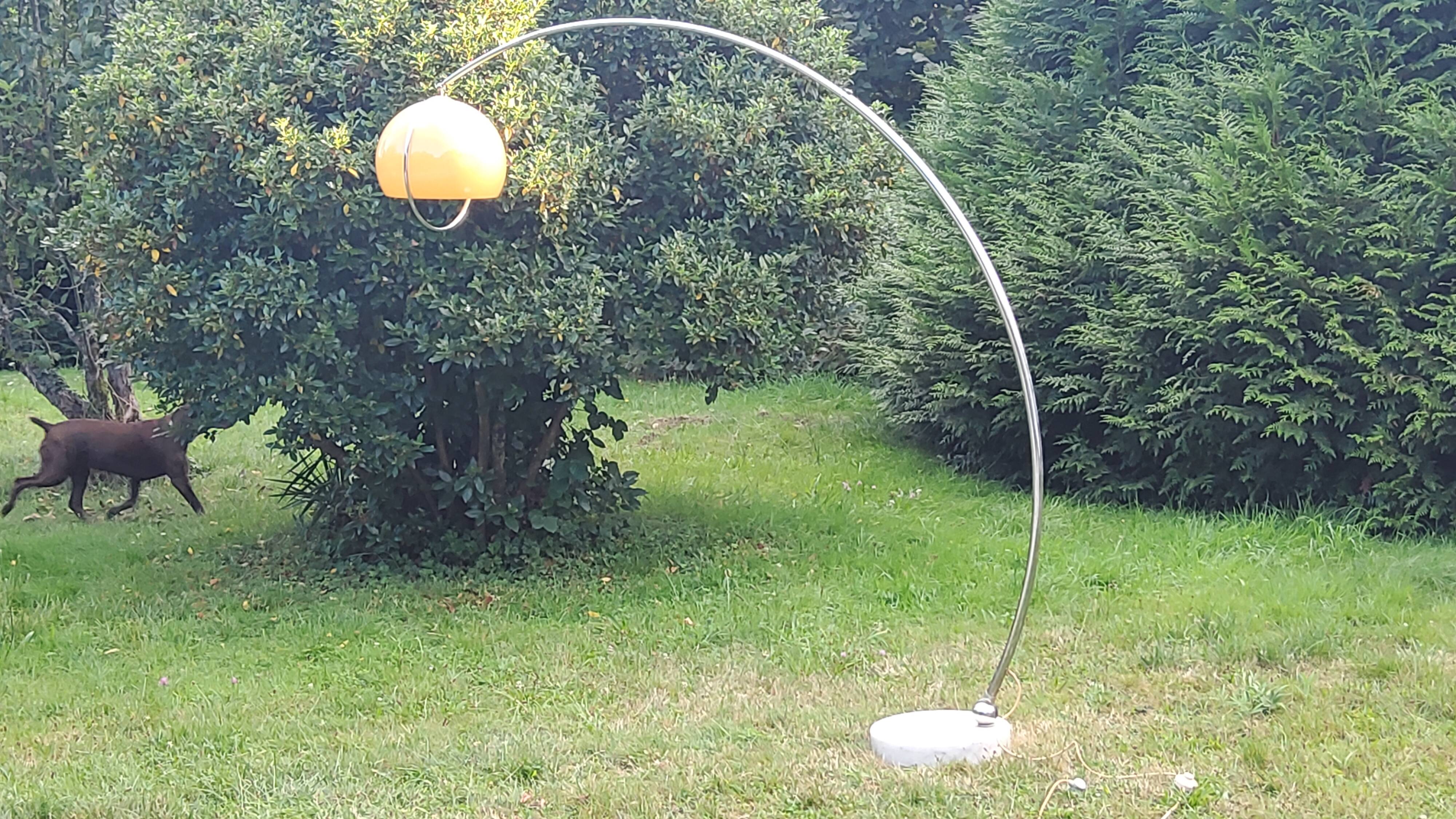Arco telescopic design floor lamp from the 70s, marble base, chrome rod, plastic lampshade