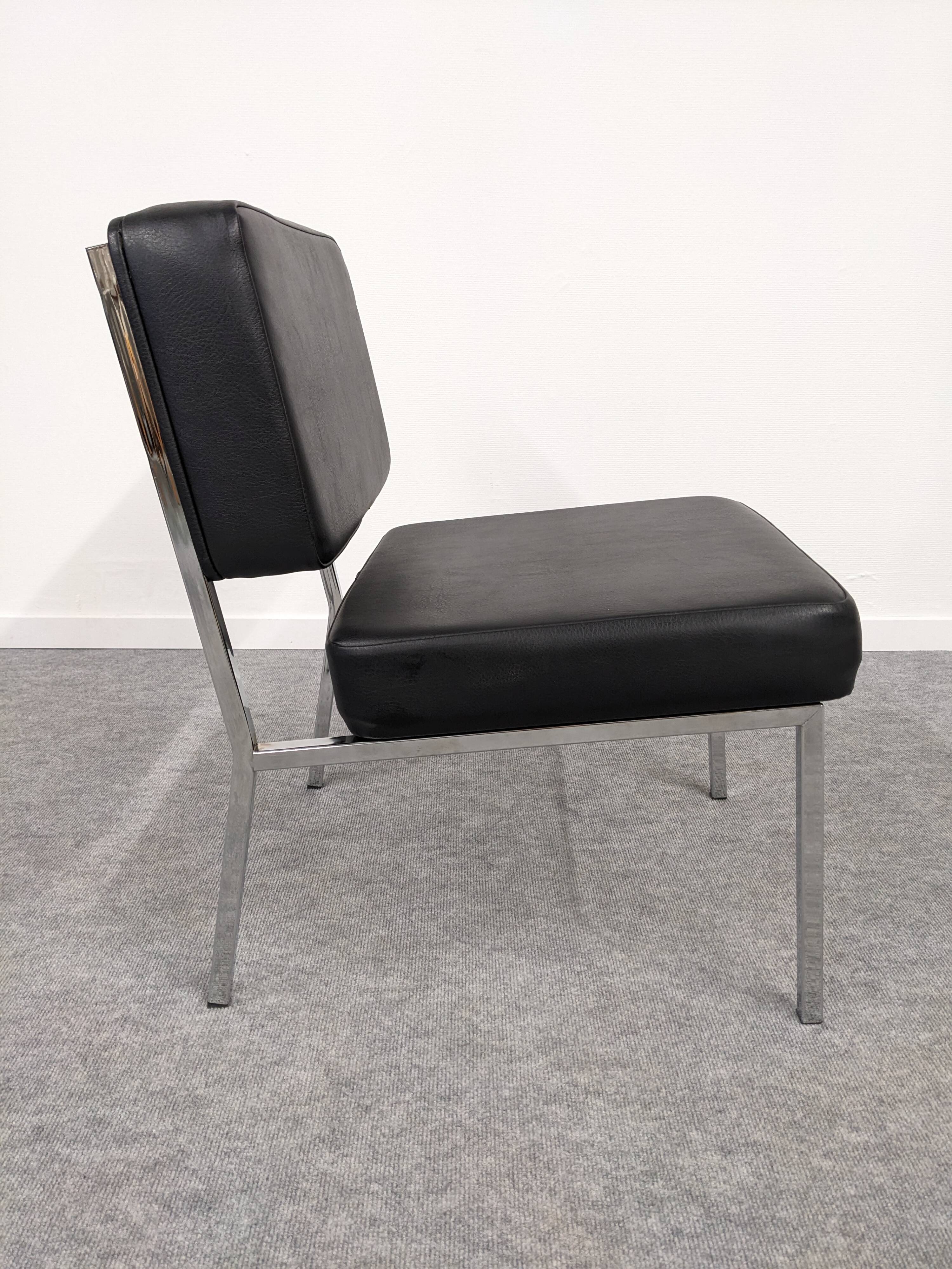 Série de 4 chauffeuses modernistes, années 70-80