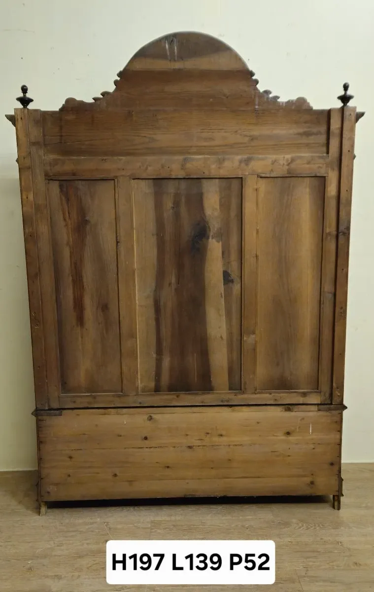 Renaissance bench chest in carved walnut – 19th century