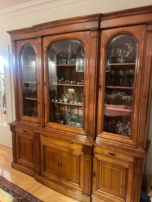 Vaisselier en bois massif – style classique – très bon état