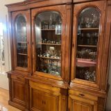 Solid wood dresser – classic style – very good condition