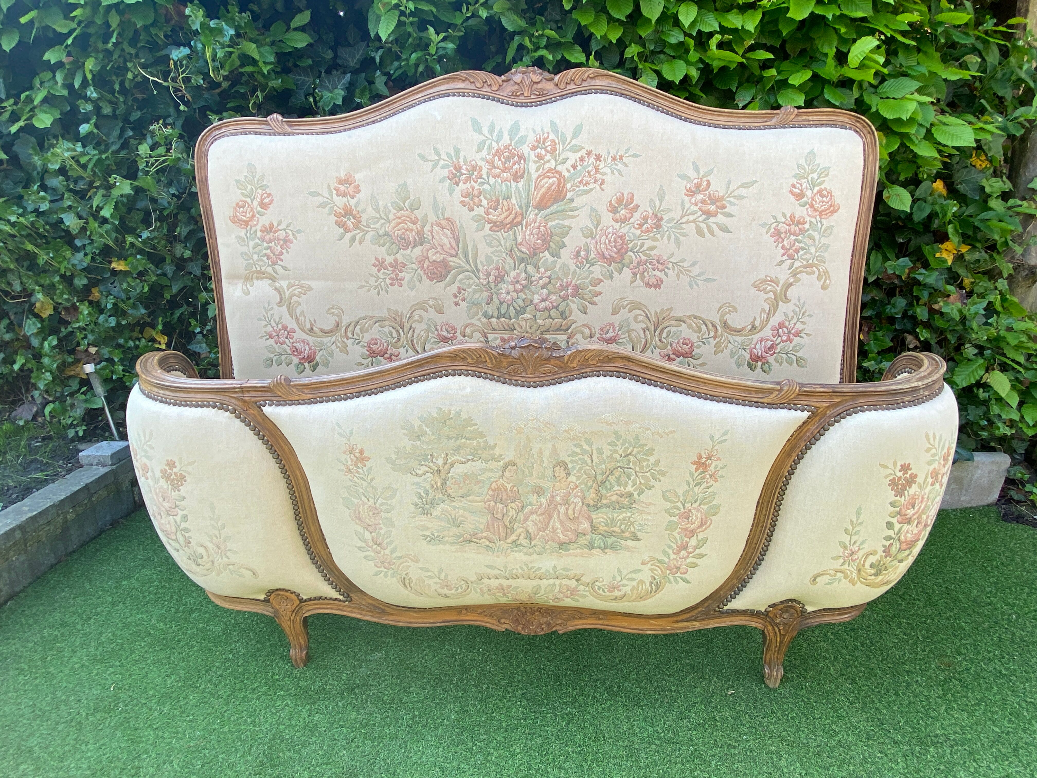 Basket bed and its two armchairs