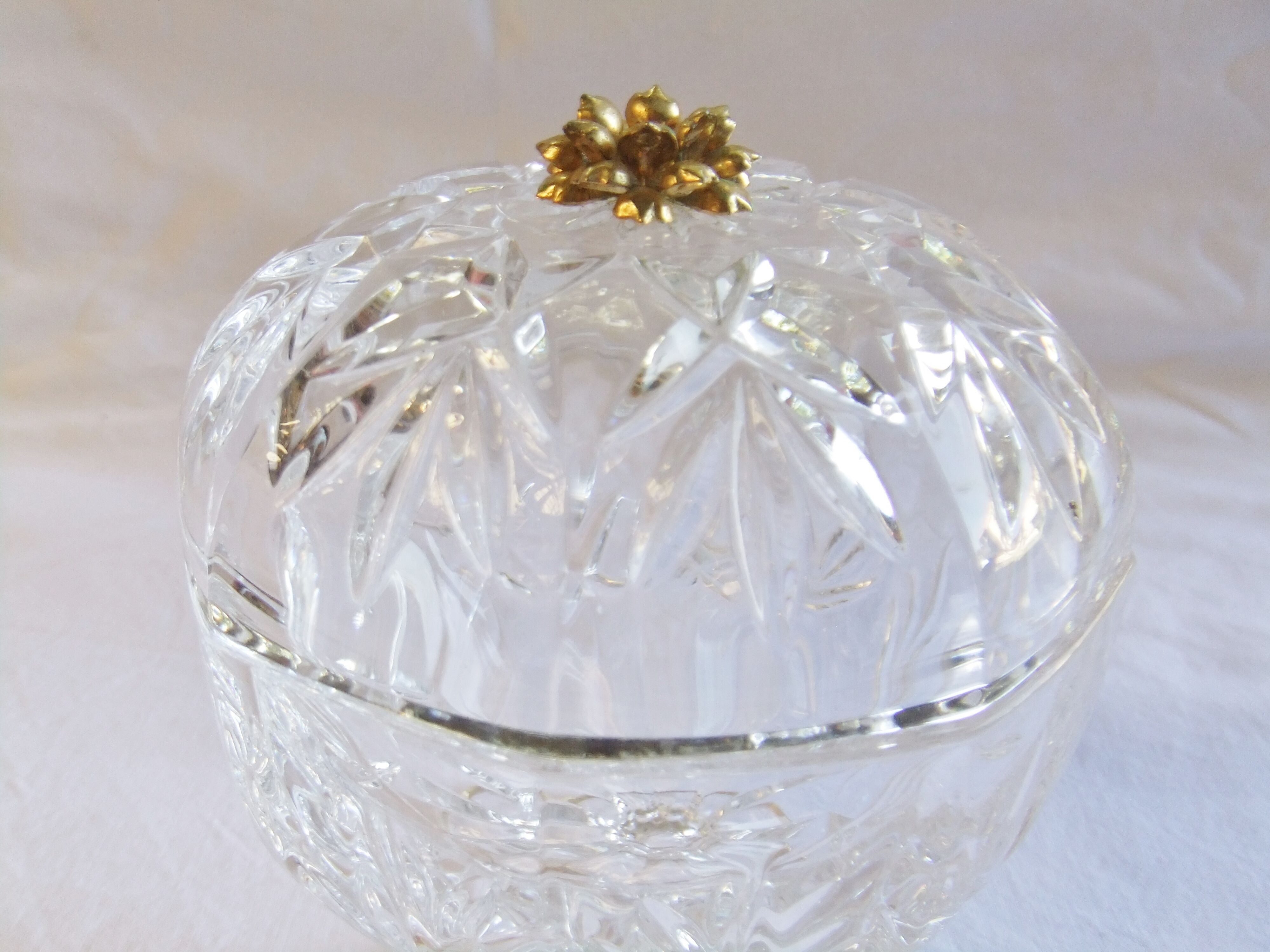 Bonbonnière in crystal cut