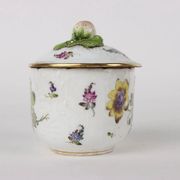 Sucrier ancien en porcelaine blanche peinte, Europe