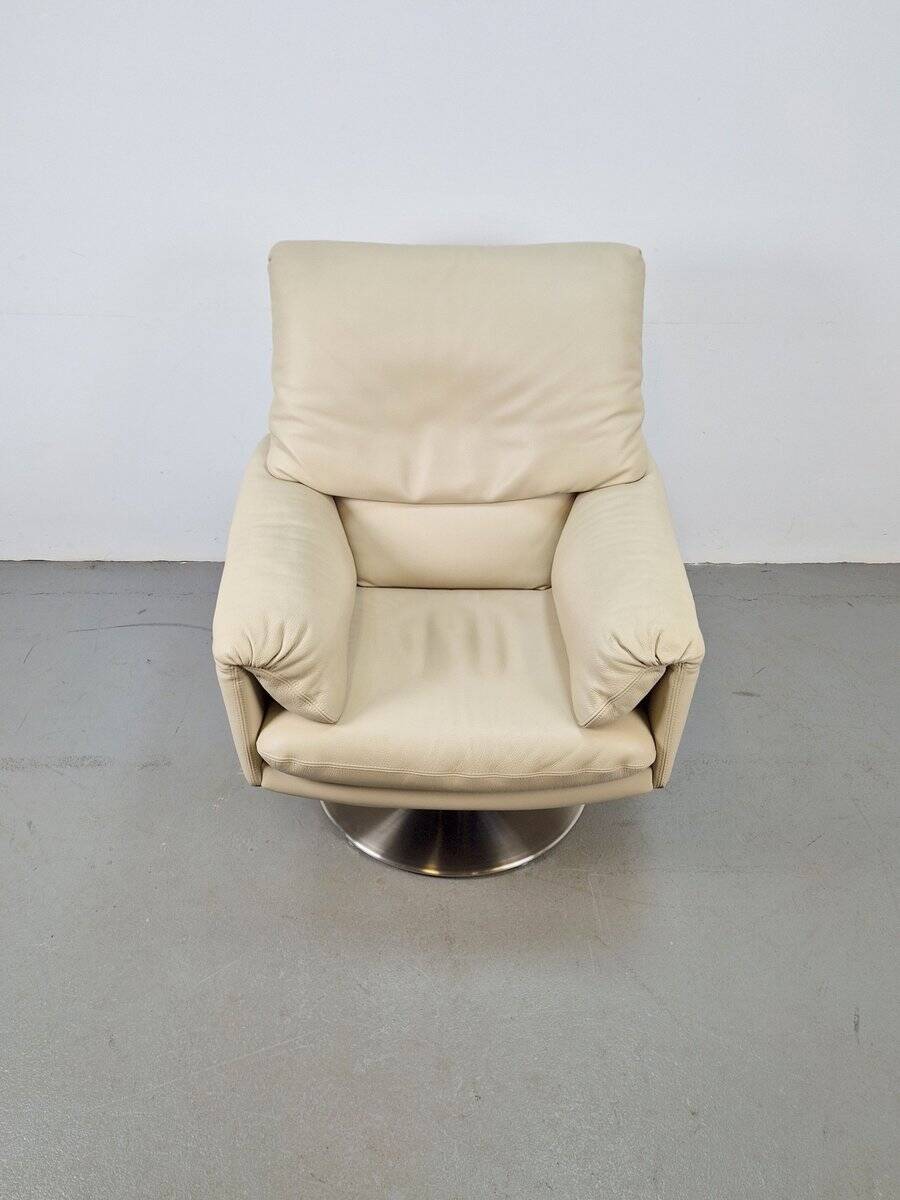 Fauteuil Cece pivotant en cuir de Leolux