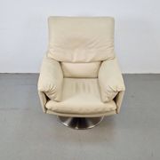 Fauteuil Cece pivotant en cuir de Leolux