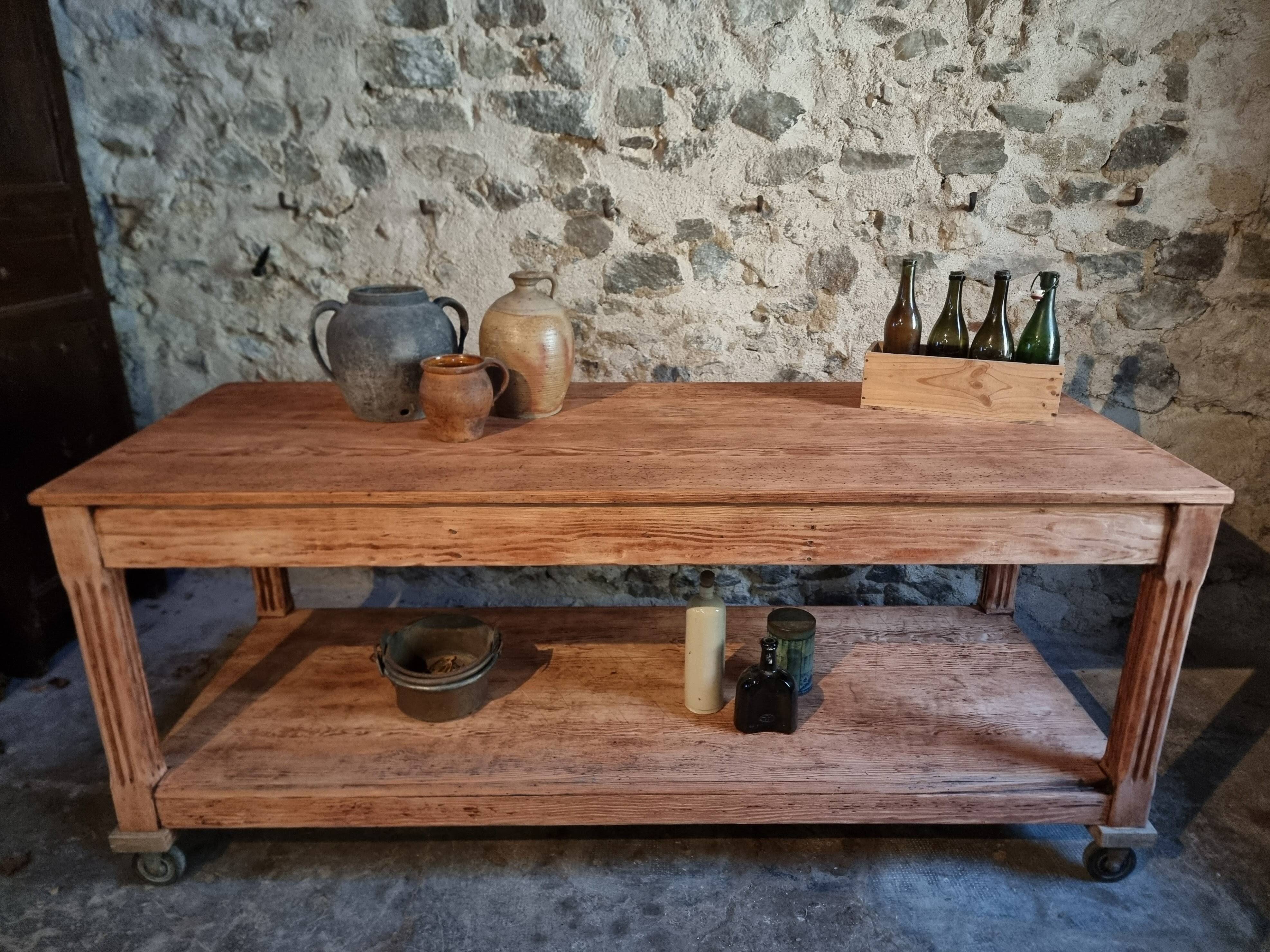 French antique work table in pitch pine – large workshop / draper's table, early 20th century