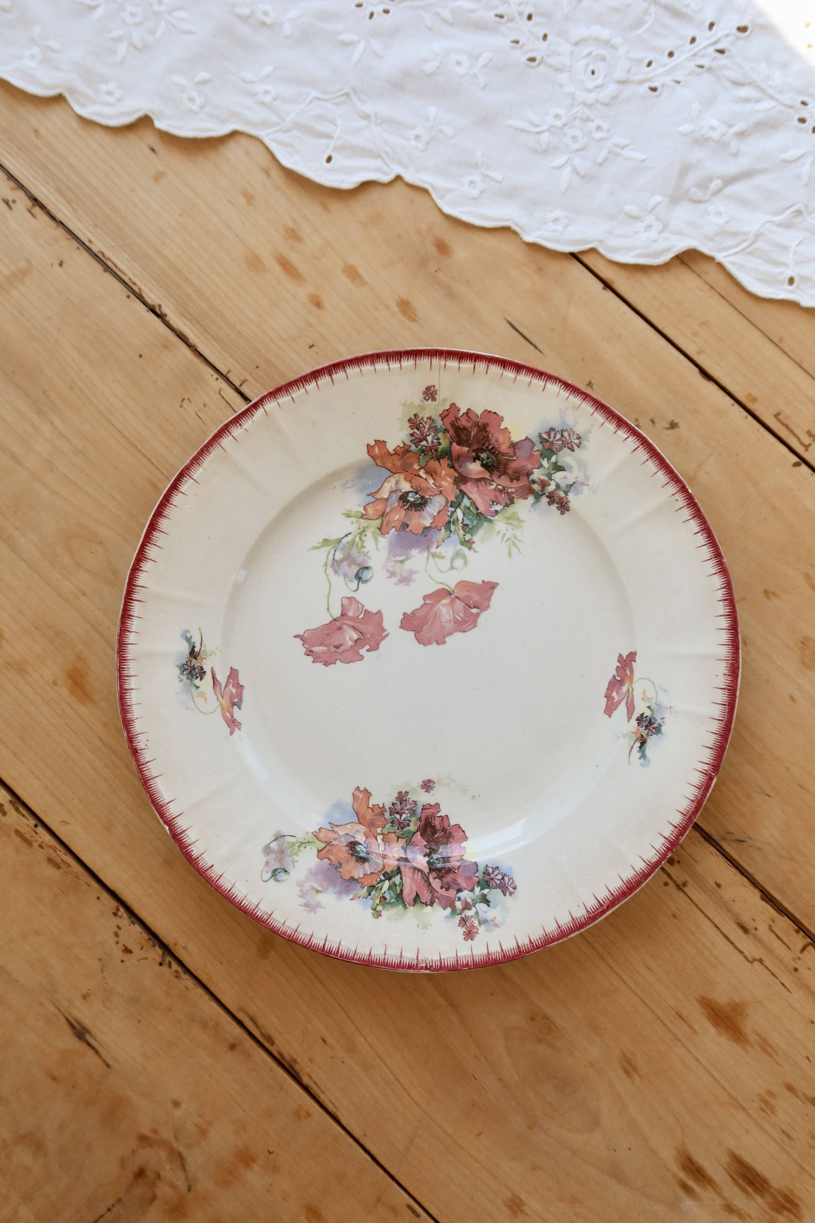 Polychrome ironstone plate from Saint-Amand and Hamage, Poppies model.