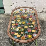 Table basse en fer forgé en fleurs colorées