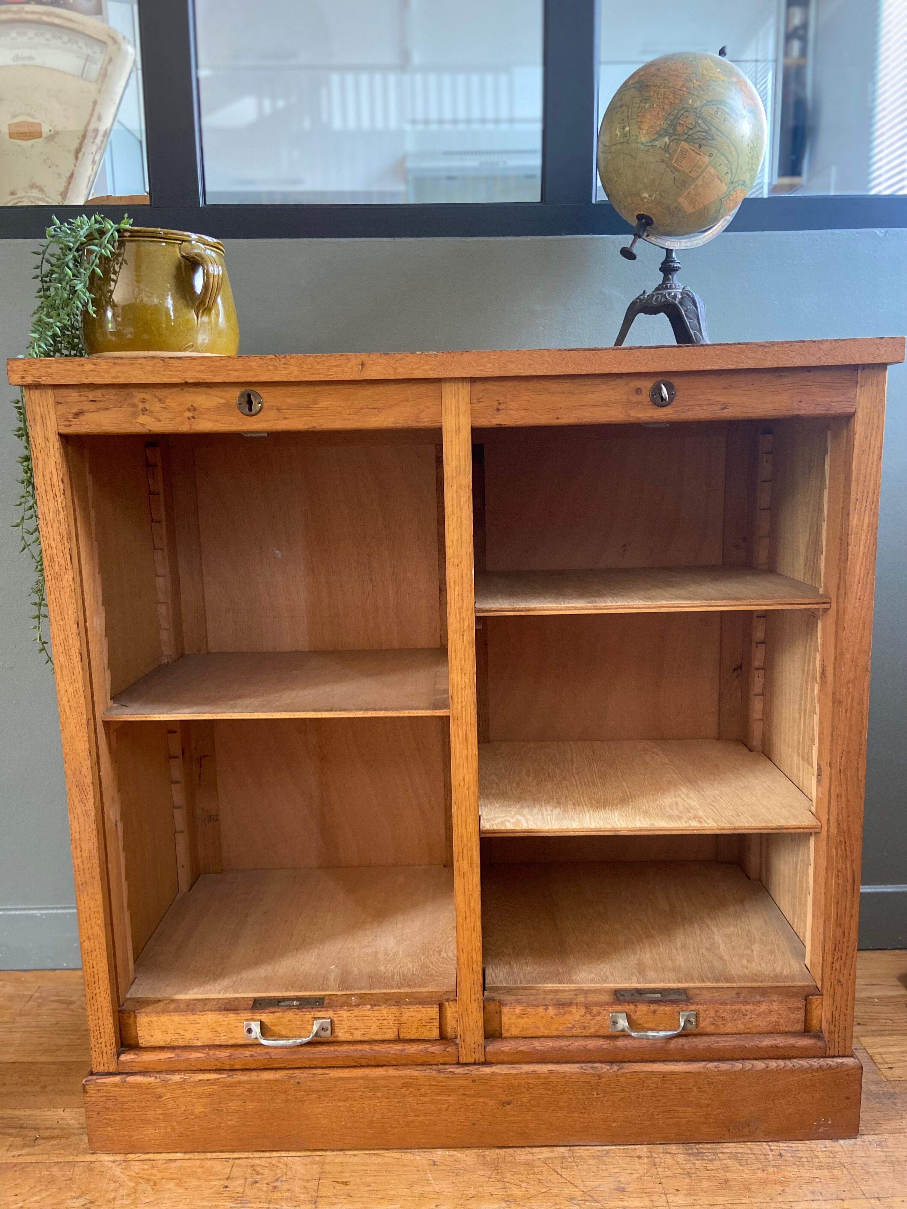 Low furniture double curtains