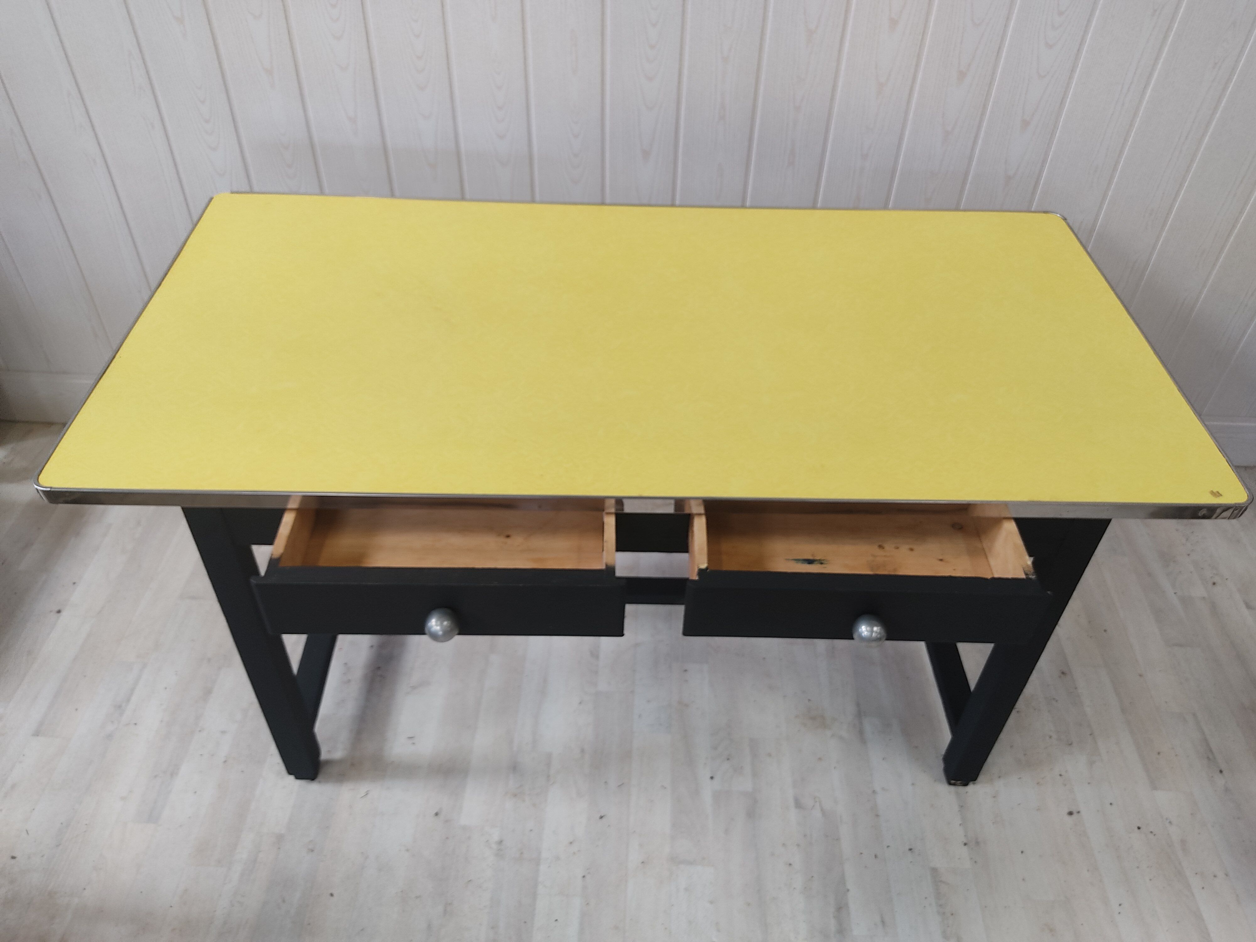 Table vintage bois et formica jaune