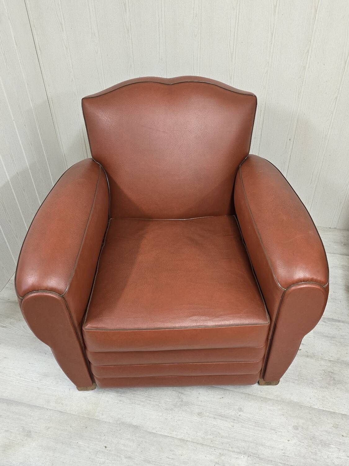 Ergy club chair
