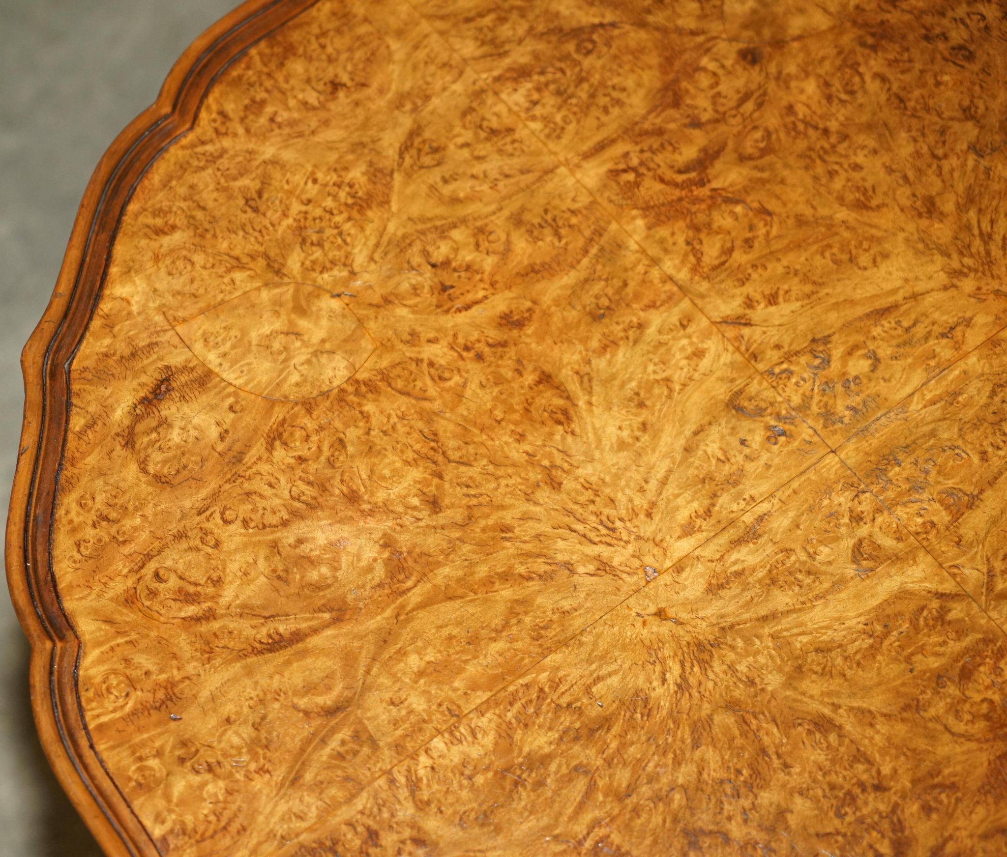 Table basse vintage Burr Walnut pivotante années 1940