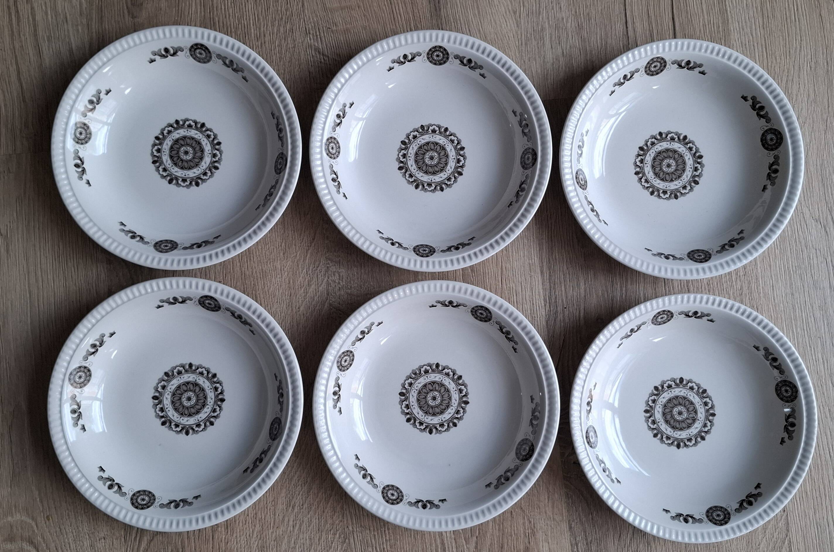 Set of 6 Murielle Boch plates