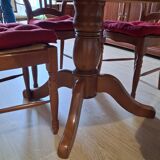 Round table in cherry wood