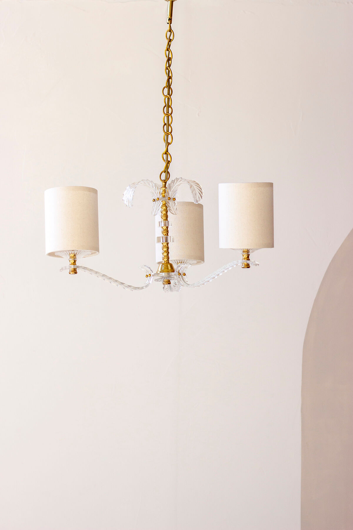 Suspension tropicale en plexiglass et laiton
