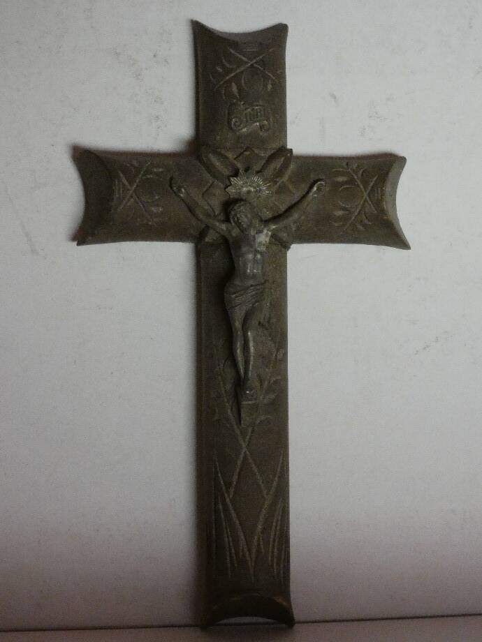 Crucifix mural en bois