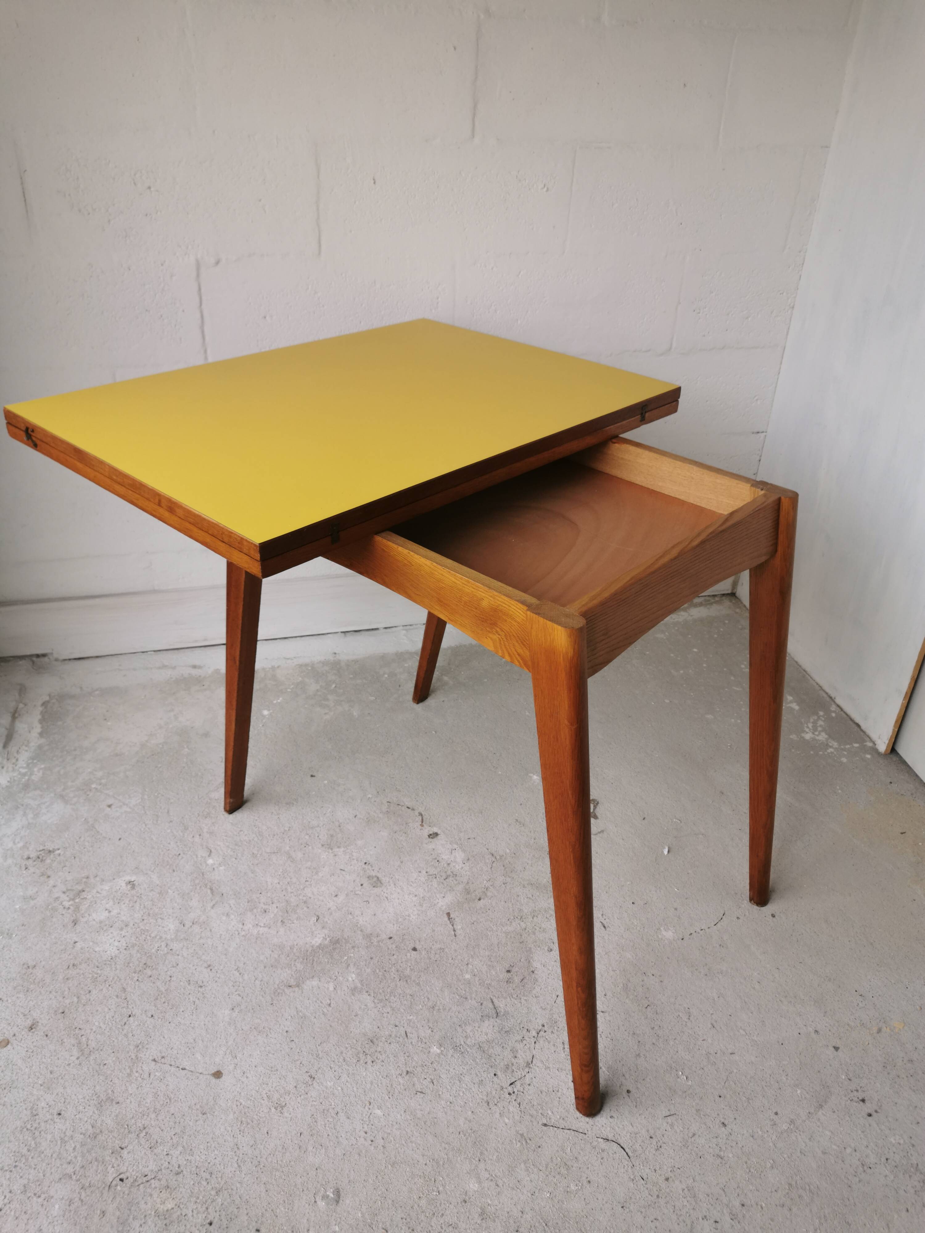 Vintage table with system