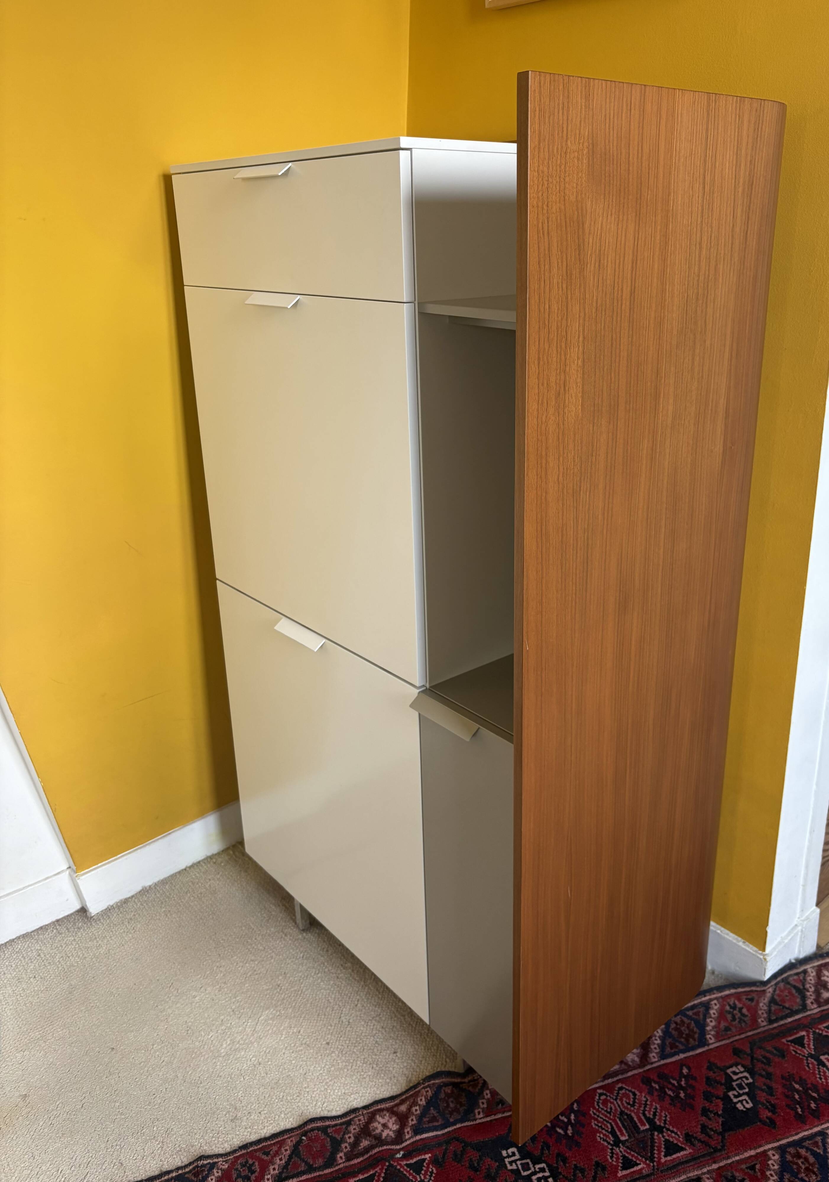 Secretary dino - cinna